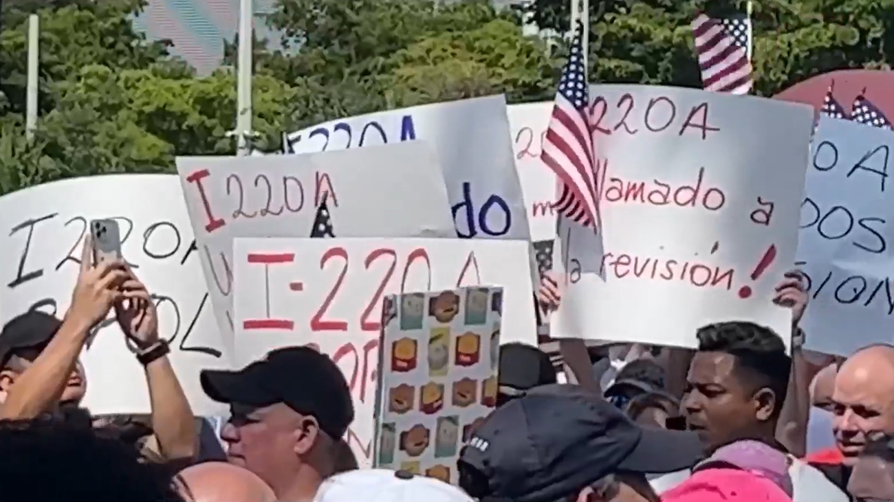 Cubanos saldrían ilesos del plan de deportación masiva de Trump, abogado explica cómo (video)